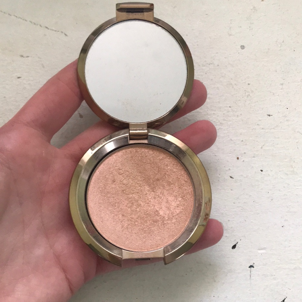BECCA LIGHT CHASER HIGHLIGHT ✨